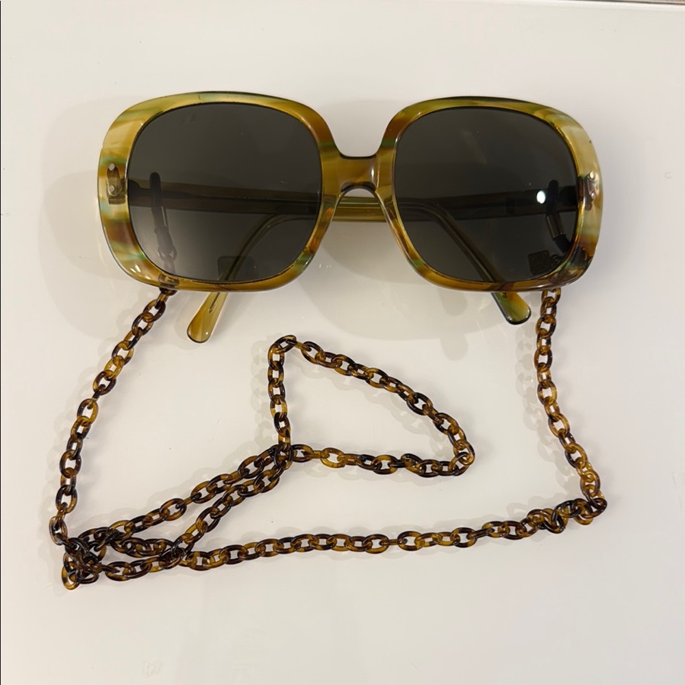 Vintage ‘70’s / ‘80’s American Optical BIG XL sunglasses lucite plastic frame